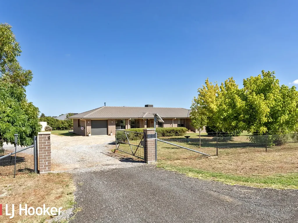 1 Badja Place, Moore Creek, NSW 2340