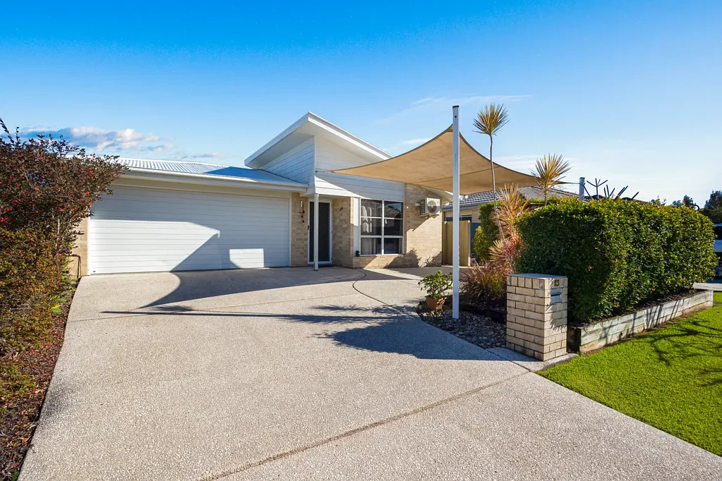 Bli Bli 4ห้องนอน FAMILY HAVEN WITH SPACE, STYLE, GENEROUS YARD AND WITH EXTRA COVERED PARKING!