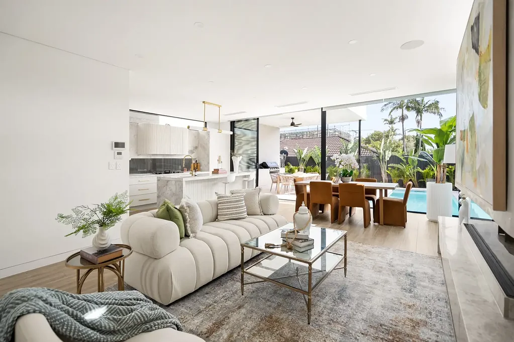 Luxury Contemporary Living with Poolside Entertaining