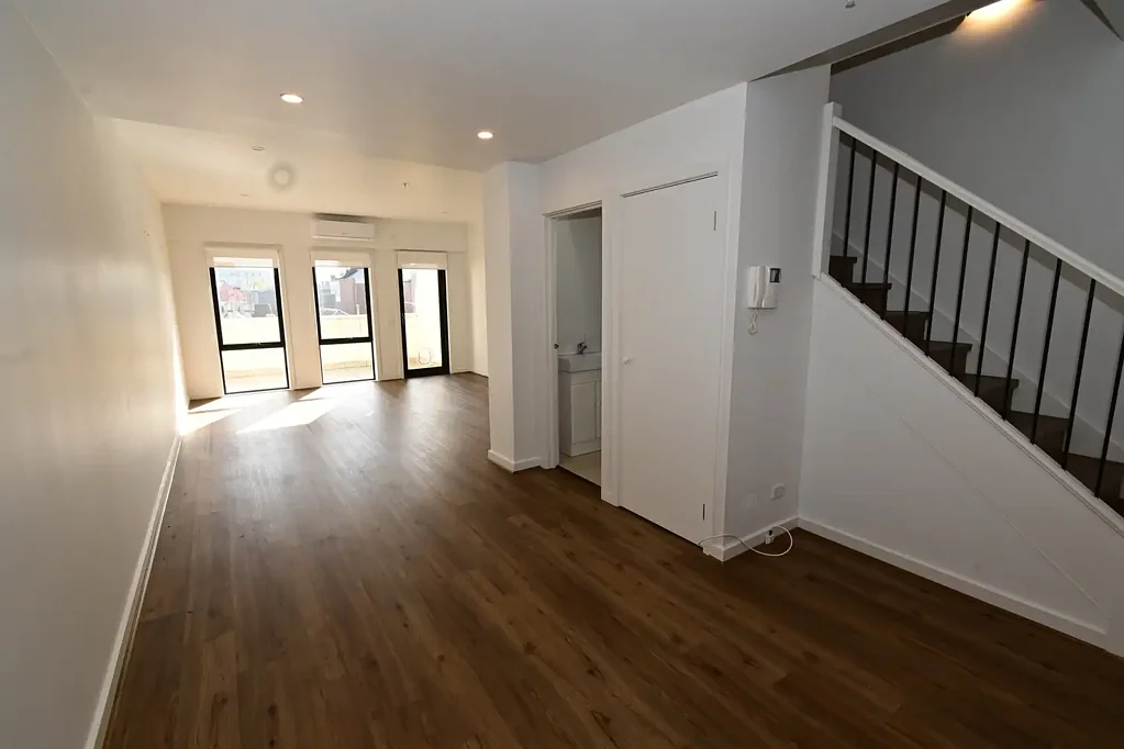 CONVENIENCE AT ITS ABSOLUTE BEST.
Enjoy An Easy-Living, Café Lifestyle And Views