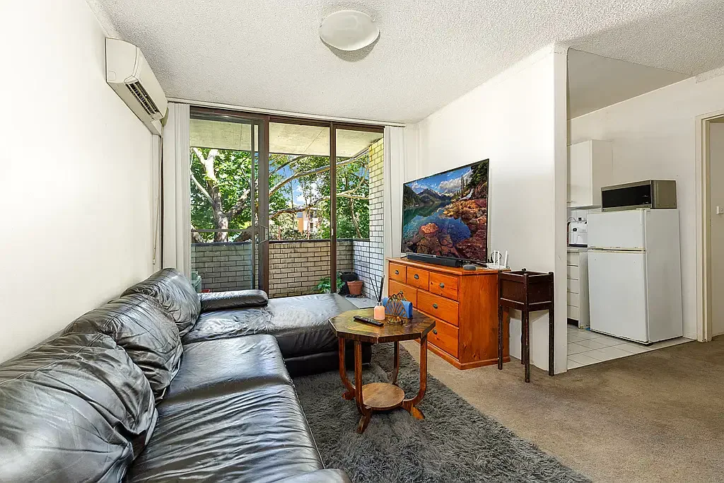 ONE BEDROOM UNIT IN GREAT LOCATION