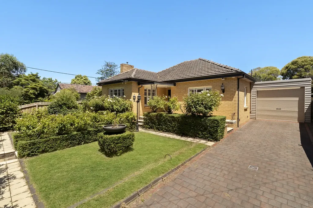 FANSTASTIC HOME IN A SUPERB LOCATION