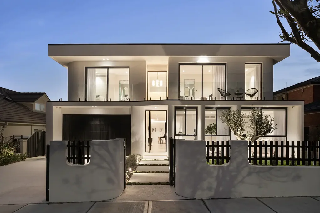 Strathfield 6બેડરૂમ Brand new designer sanctuary in a prestige address