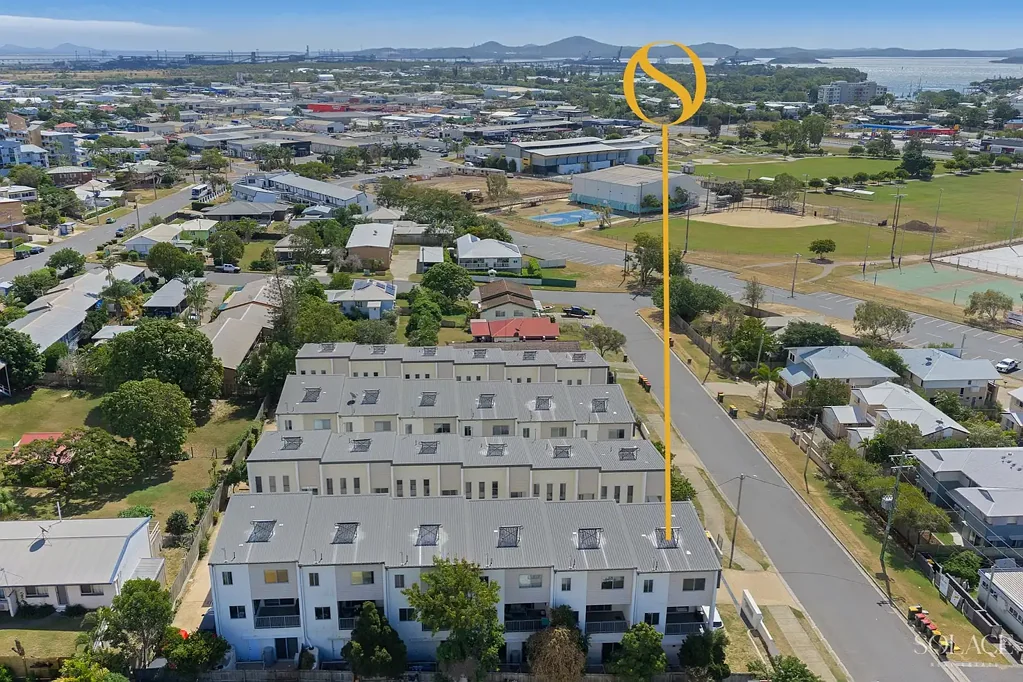 Modern 3 level townhouse minutes to CBD and Harbour