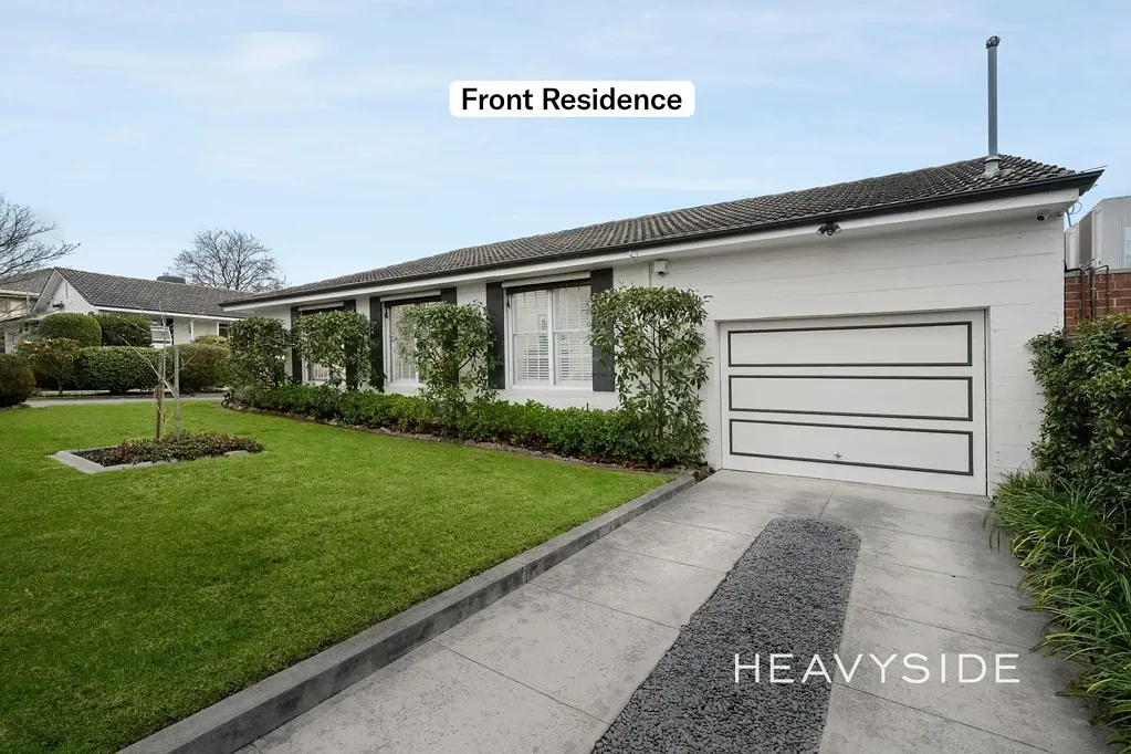 Balwyn 3房 前排专属地块 社区花园环绕 塔斯马尼亚橡木地板 Miele高端厨房 日光室宁静庭院 学区房位置优越 1979 Single Level Home with your own Driveway and Frontage