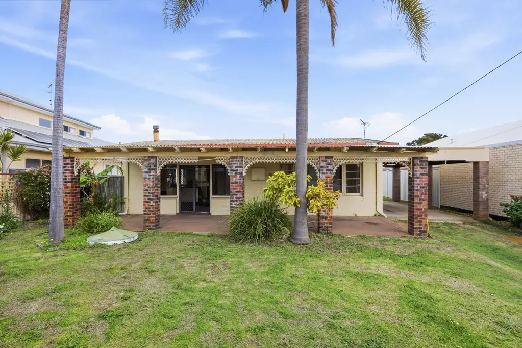 Charming Coastal Living in Sought-After Wannanup.