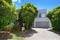 35 Azure Way, Hope Island