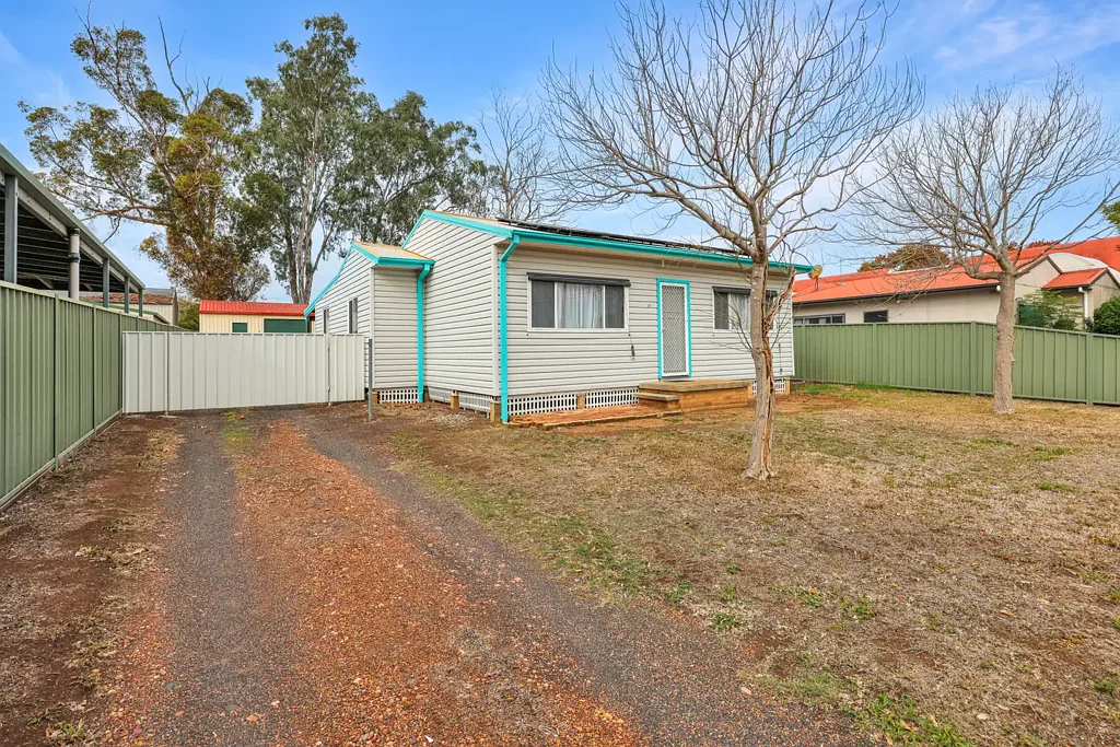 Scone 4房  A little home that offers a lot, this 3-bedroom property is packed with surprises!!