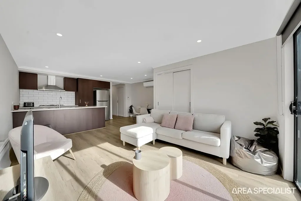 Weir Views 3कमरा THE BRIEF: PERFECTLY POSITIONED NEAR OPALIA PLAZA!Tenanted $400 Per Week