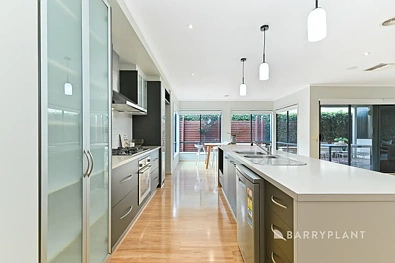 Kitchen - 7 OAKMOSS PL, BERWICK VIC 3806