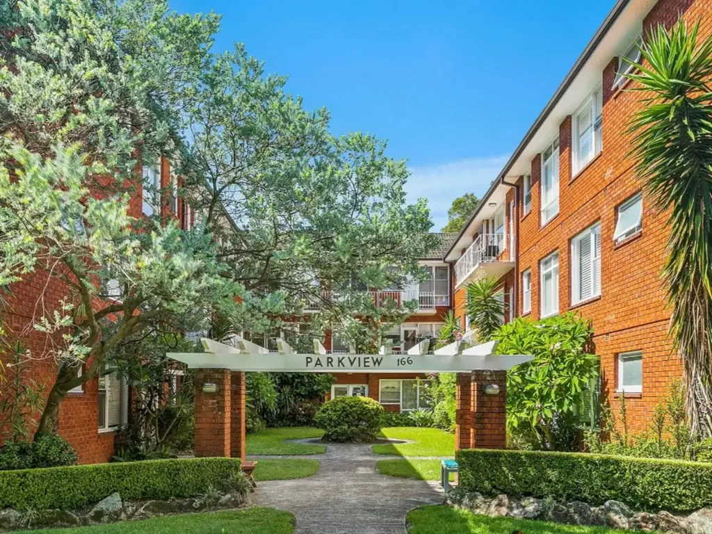 PERFECTLY LOCATED ONE BEDROOM - DIRECTLY OPPOSITE BEACH AND