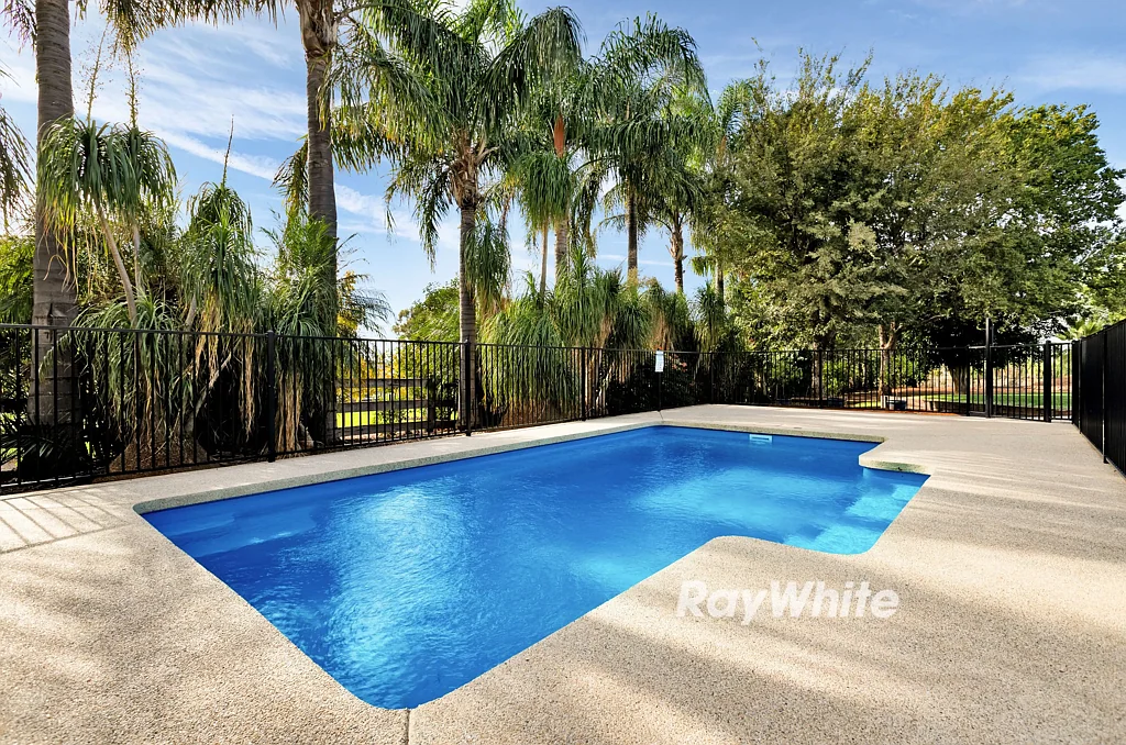8 St Andrews Drive, Cabarita, VIC 3505