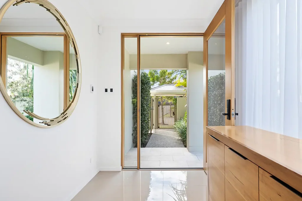 Hope Island 4બેડરૂમ Luxury Private Oasis with Effortless Smart Home Living in Sanctuary Cove