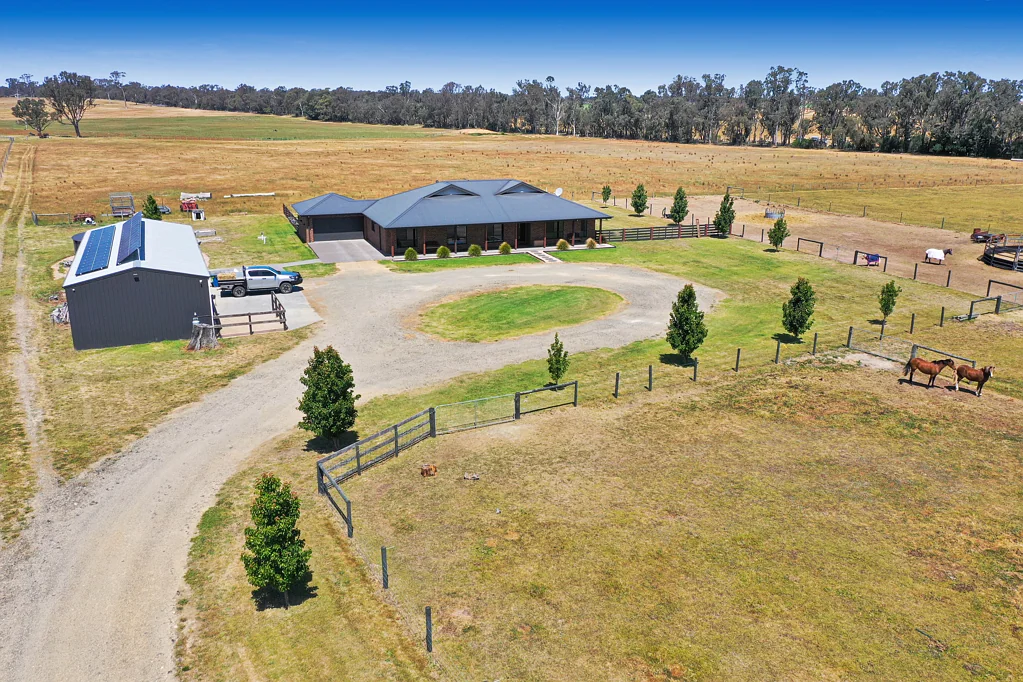 Lindenow South 98 Acre Country Lifestyle, Off the Grid, 20 minutes from town.
