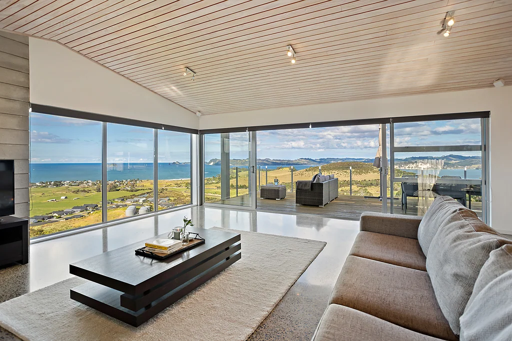 Whitianga 4房  LARGE HOME, EVEN LARGER VIEWS !