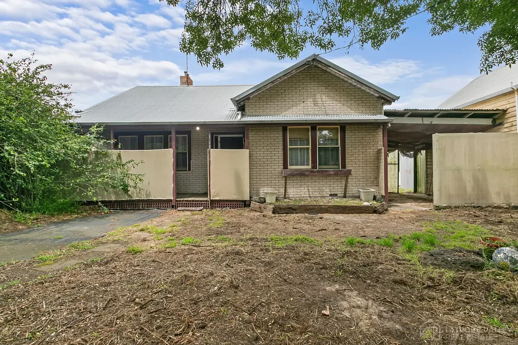 Rosedale 3 Bedroom Mixed holding with Princes Highway Frontage