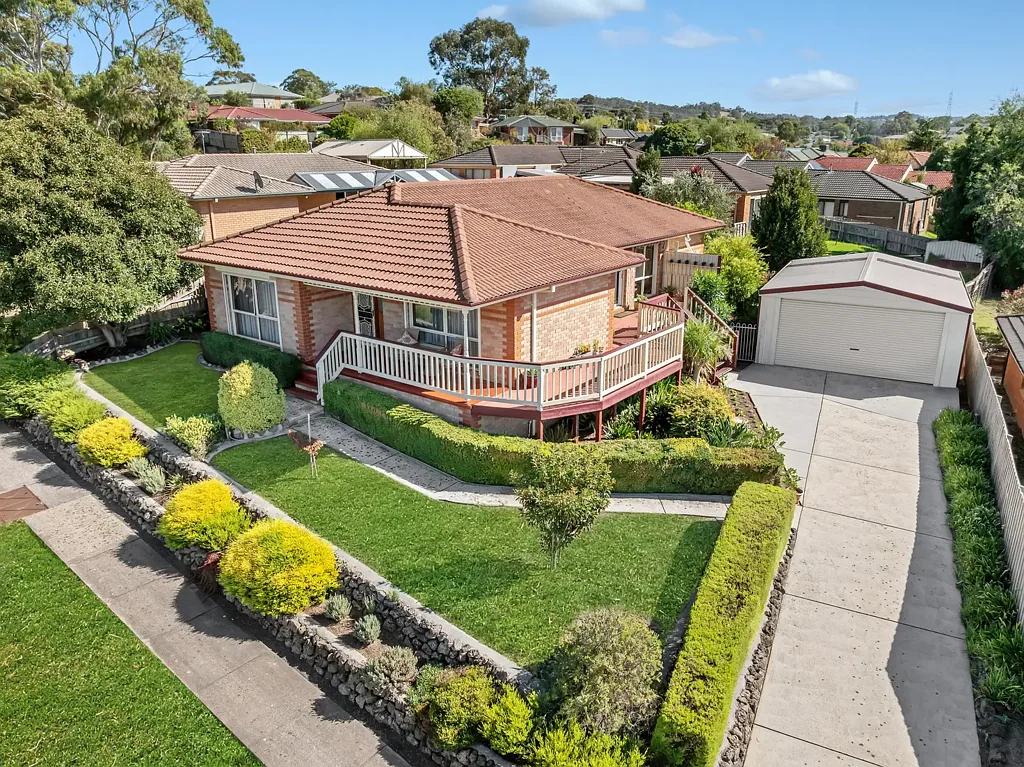 QUALITY FAMILY HOME WITH VIEWS