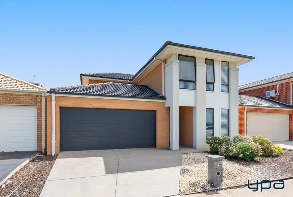 Charming Double-Story Home in Prime Family Location!!