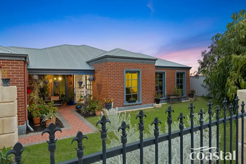 4 Peregrine Court, Singleton, WA 6175