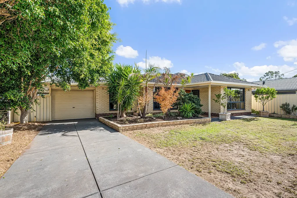17 Weaver Avenue, Morphett Vale, SA 5162