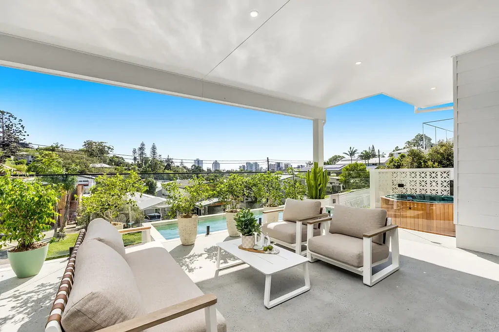 Coolangatta 4房  A CONTEMPORARY COASTAL HAVEN IN THE HEART OF COOLANGATTA