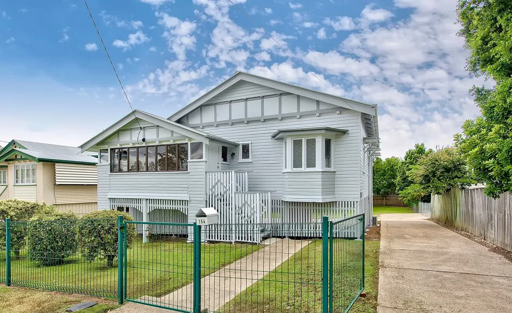 Grange 2બેડરૂમ Timeless Queensland Charm on a Rare 928sqm Block