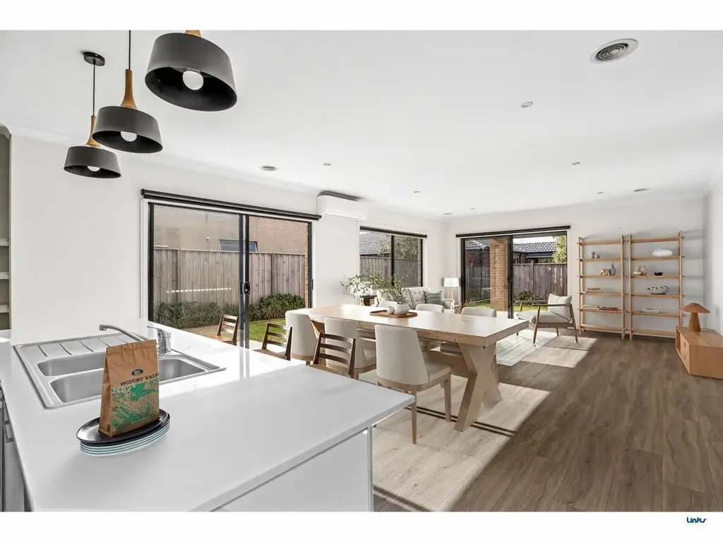 Torquay 4 Bedroom Super Convenient Location with Long Elevation to the North