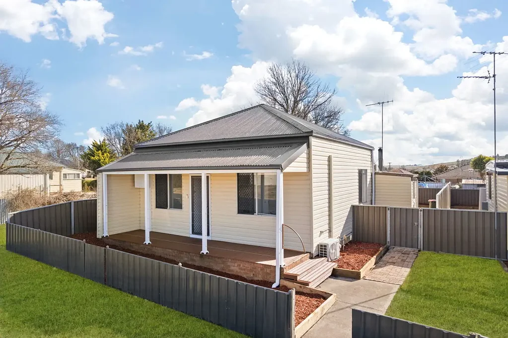 Blayney 5 Bedroom TWO RENOVATED HOMES ON OVER 800SQM