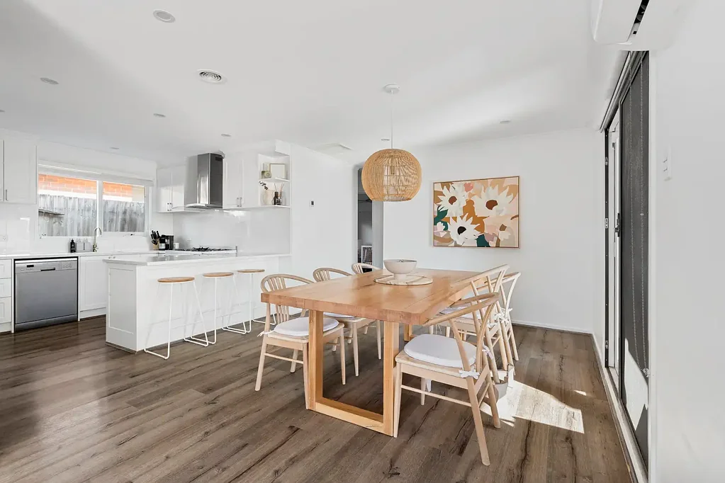 Cranbourne West 4 Bedroom Stylish Family Sanctuary