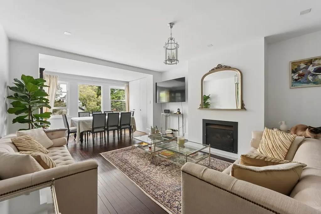 Stylish & Expansive Art Deco Apartment In Exceptional Location