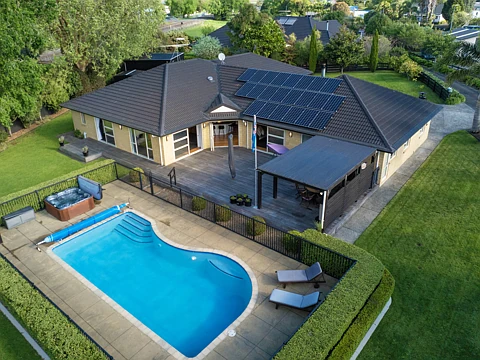 Pukekohe 5房  Resort-Style Family Living with Space to Spare
