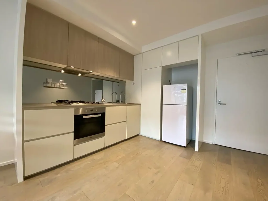 Furnished 2 bedrooms and 2 Baths Plus Secure Carspace
