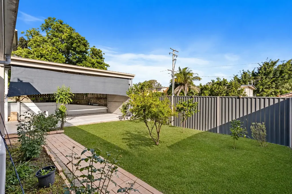 1/239 Government Road, Labrador, QLD 4215