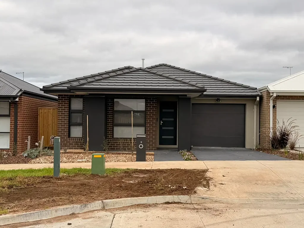 Modern Family Living in the Heart of Mambourin