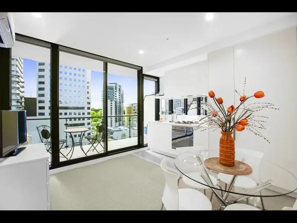 LOW MAINTENANCE SOUTH MELBOURNE LIVING!