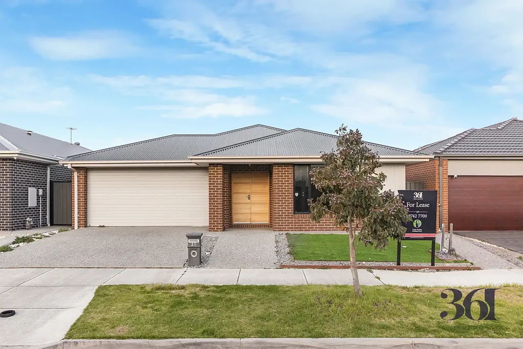 "LUXURY LIVING IN NEWGATE ESTATE WITH ALL THE CONVENIENCES!!!
