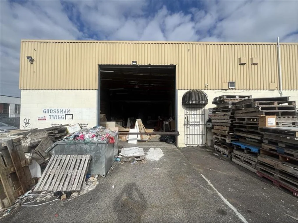 Papatoetoe  579m² Showroom & Warehouse Space