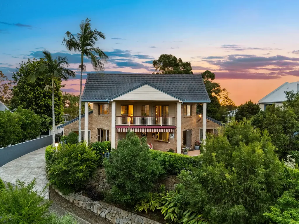 16 Hakea Crescent, Chapel Hill, QLD 4069