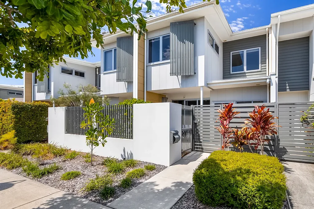 Mountain Creek 3房  Stylish Townhouse Offering Premium Lakeside Lifestyle