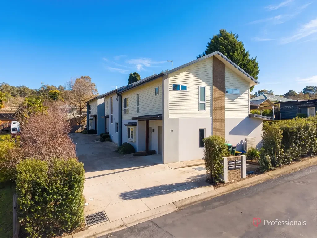 Armidale 3બેડરૂમ Modern North Hill Townhouse with Space and Comfort