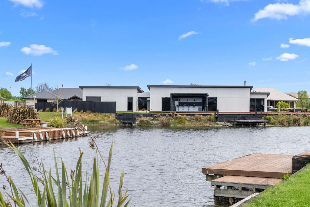 Huntingdon 4部屋 Modern Comfort at Lake Hood