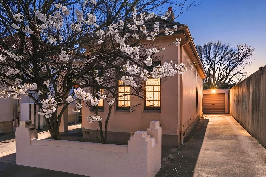 Strathfield 2ਬੈੱਡਰੂਮ Charming Residence with Outstanding Development Potential | 300m from Strathfield Station