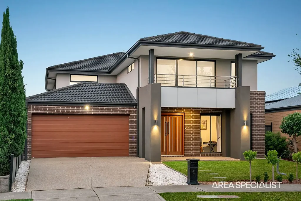 Truganina 4 Bedroom Its Brief: Discover Timeless Luxury - 42 Square approx.. Carlisle Home Walking Distance to 3 different Schools!!