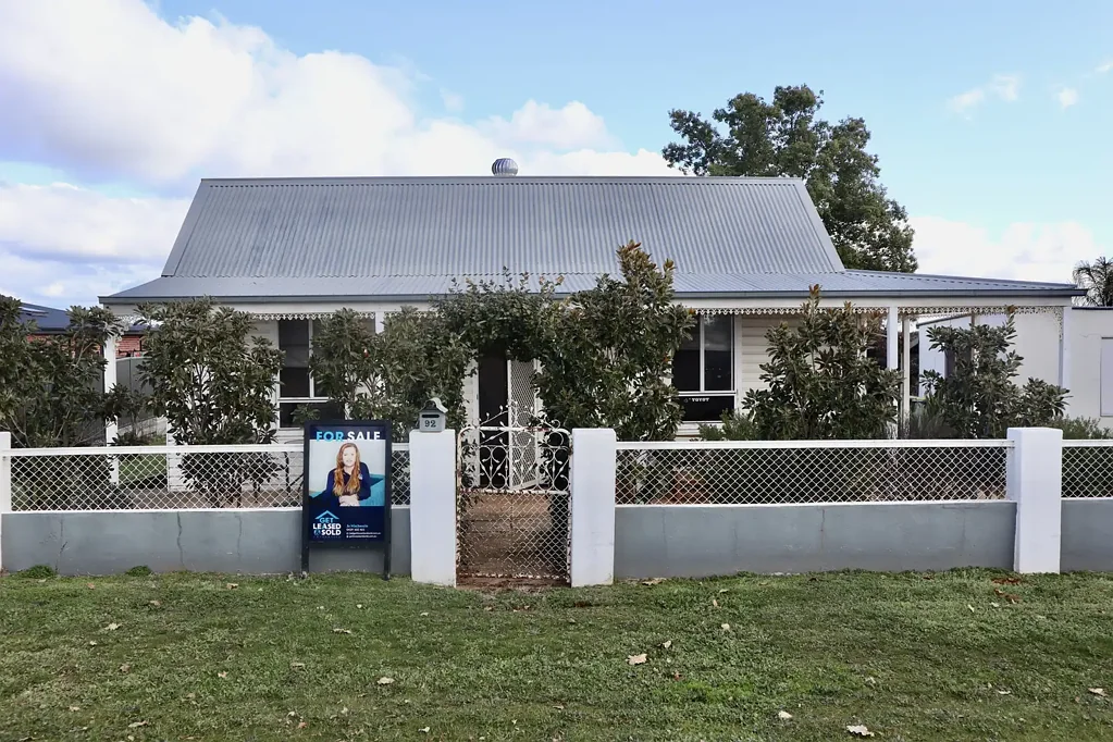 Rutherglen 3房  Opportunity abounds with this large block and Charming 3-Bedroom Cottage