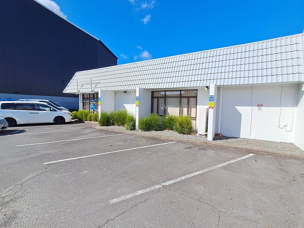 Manukau 356M² ROAD FRONTAGE INDUSTRIAL