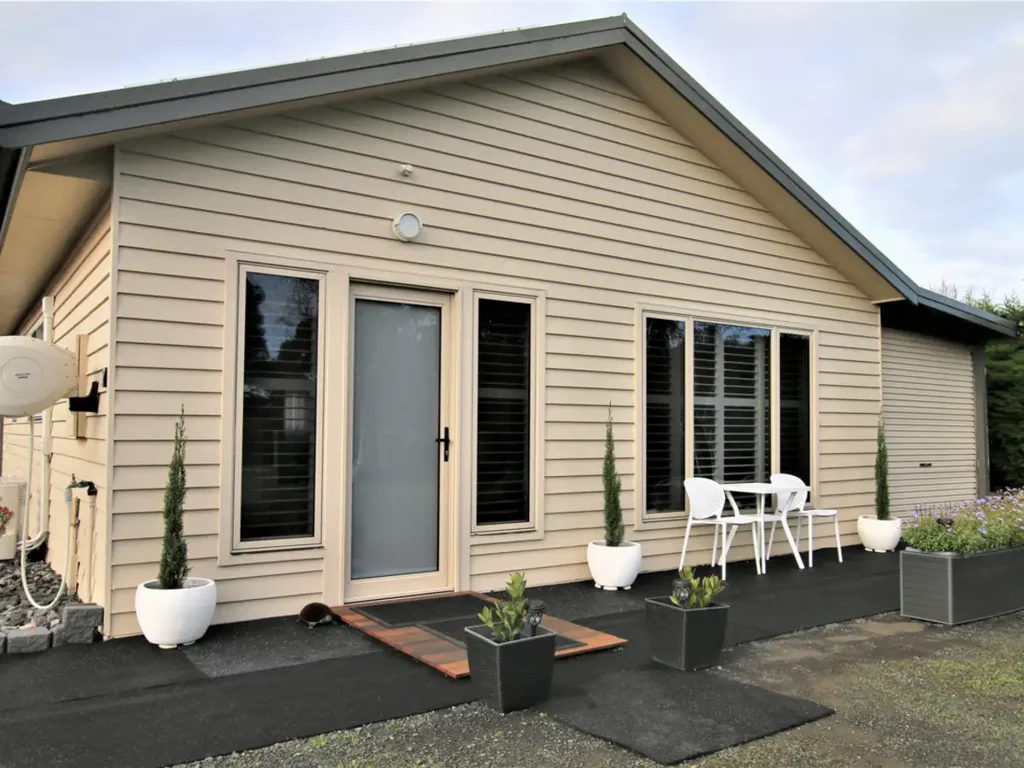 MODERN ONE BEDROOM UNIT - FULLY FURNISHED & BILLS INCLUDED