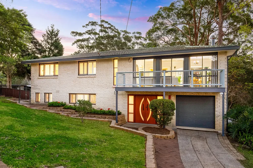 Baulkham Hills 5 Slaapkamer Renovated Multi-Generational Living
