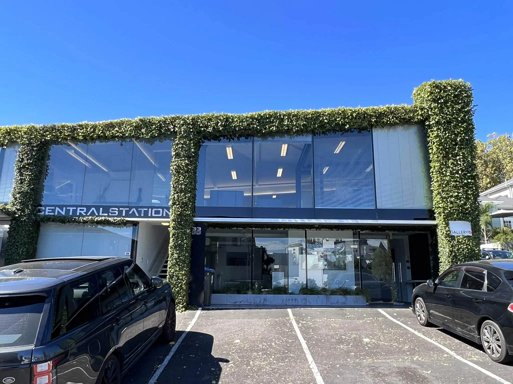 Freemans Bay TIDY AND MODERN OFFICE / SHOWROOM