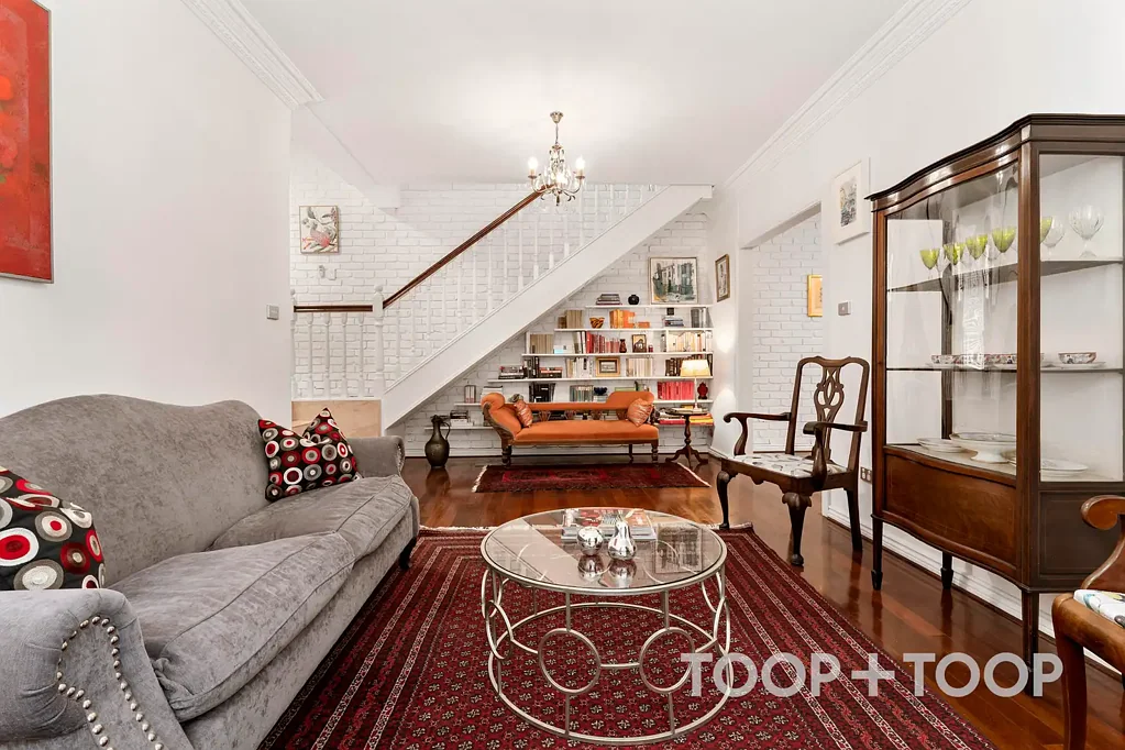 Burnside 3ਬੈੱਡਰੂਮ Large rear  entertainer's deck overlooking a canopy of trees...