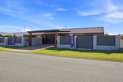 Coombabah 3房  Super RARE duplex PAIR - BUY ONE OR BOTH